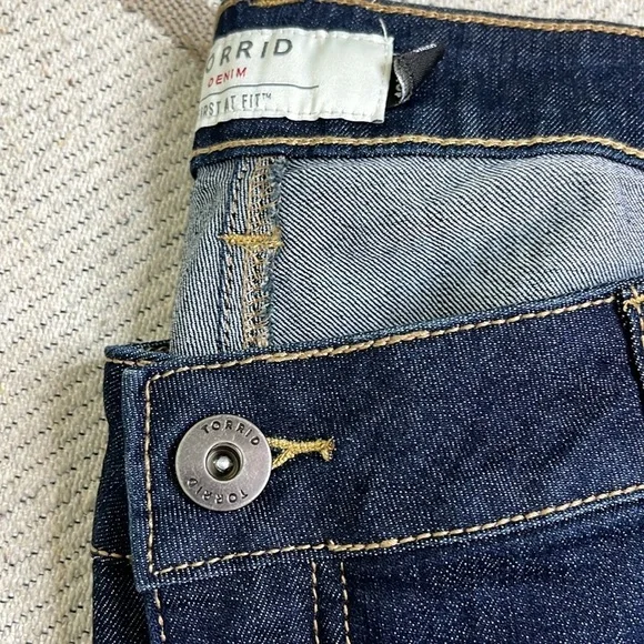 Torrid Curvy Skinny Dark Blue Denim Jeans, size 18 Extra Short - Picture 14 of 16